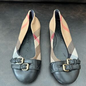 Girls’ Burberry Black and Tan Checkered Flats size 29
